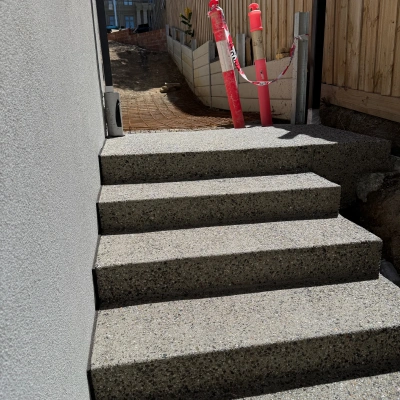 Exposed aggregate steps with crisp edges