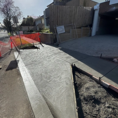 Patterned concrete driveway with a smooth border